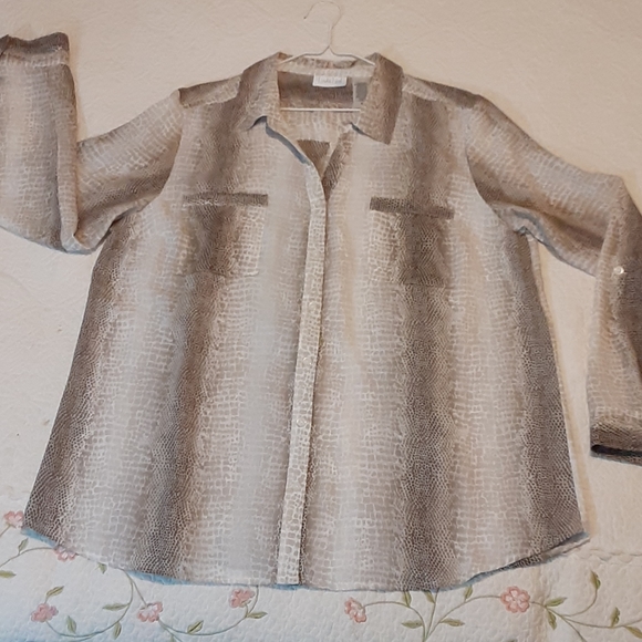 Linda Leal Tops - GOING 6/30 Linda Leal button down shirt